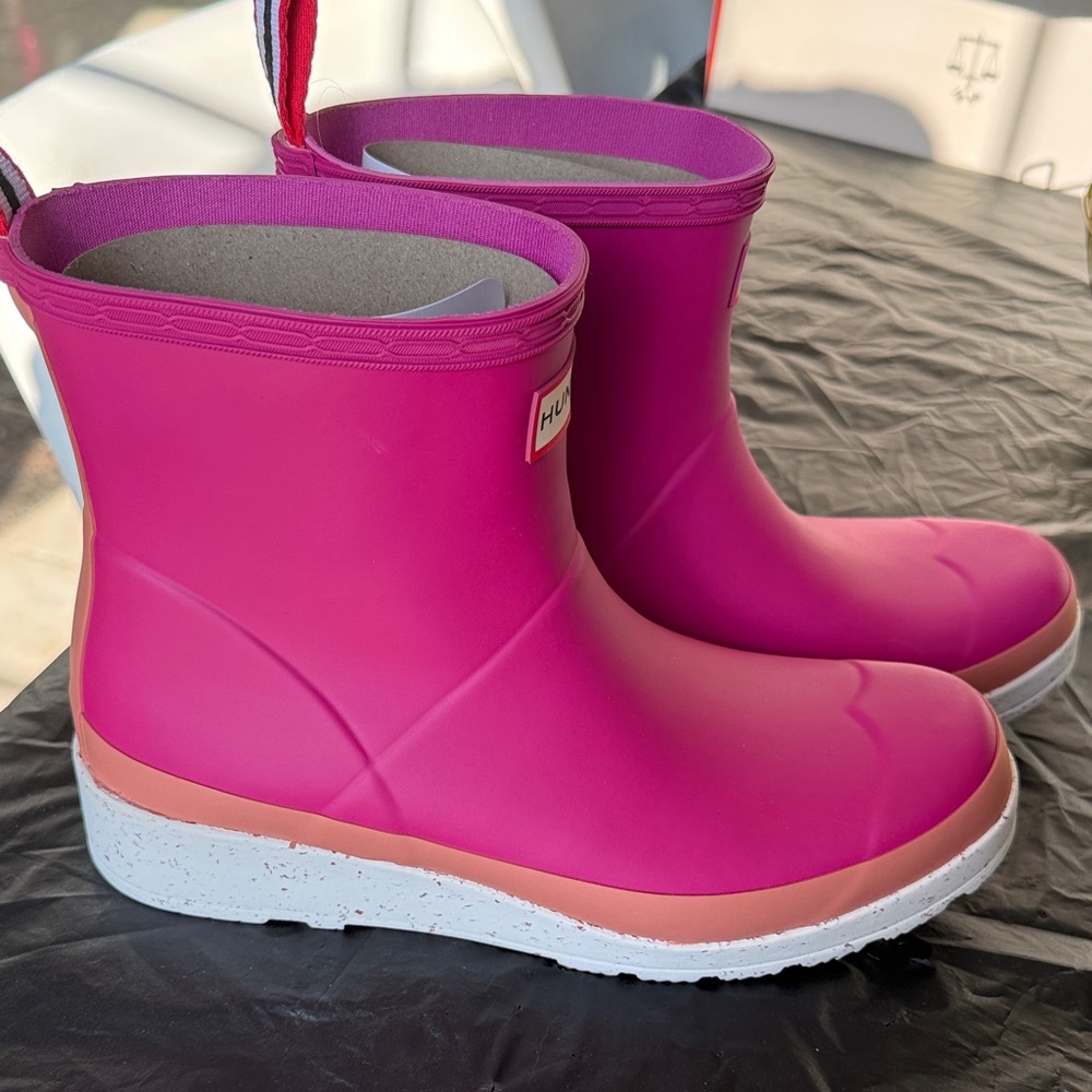 Hunter Women's Fuchsia Rain Boots - Picture 3 of 5